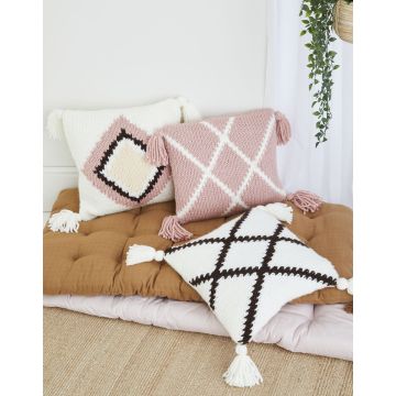 Knitting Pattern Download Cushions in Bonus Super Chunky 10616 One Size